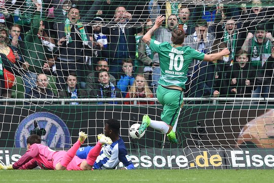 Vokietijos čempionate – septynių įvarčių trileris 