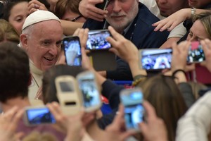Popiežius Pranciškus: „Mama suteikia gyvybę, o bomba atneša mirtį, ir šį įtaisą vadiname mama“