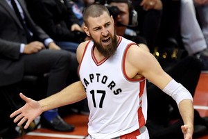 Problemos Toronte: „Raptors“ mielai iškeistų Joną Valančiūną, bet to padaryti neįmanoma?