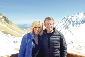 Emmanuelio Macrono žmoną Brigitte patobulino chirurgo skalpelis?