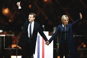 Politikos naujokui Emmanueliui Macronui – senų bėdų kupra