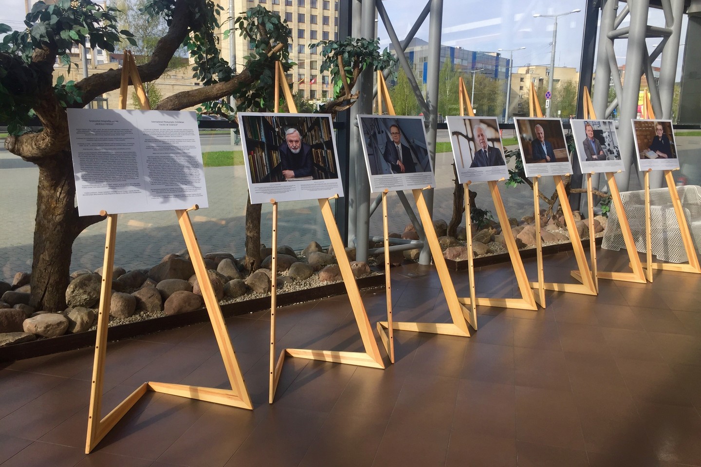 Fotografijų paroda „Mokslo veidai“.