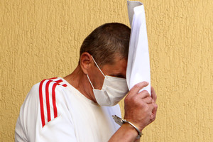 Paauglį į bagažinę įgrūdusiems ir į upę įmetusiems prievartautojams svyla padai