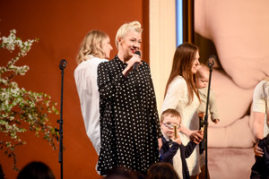 Renginyje grožiu spindėjo ir nėščia Džiugo Siaurusaičio žmona Lina Rastokaitė