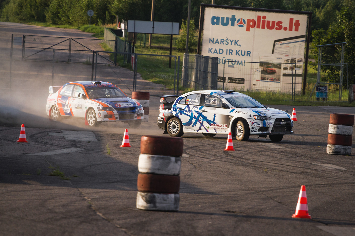 Praėjusių metų „Rally Fast“ lenktynių akimirkos.<br>Organizatorių nuotr.