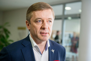 Ramūnas Karbauskis apie alkoholio reklamą: „Kompromisų nebus“