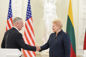 Jamesas Mattisas: „Lietuvoje galima tik gynybinė amerikiečių ginkluotė“
