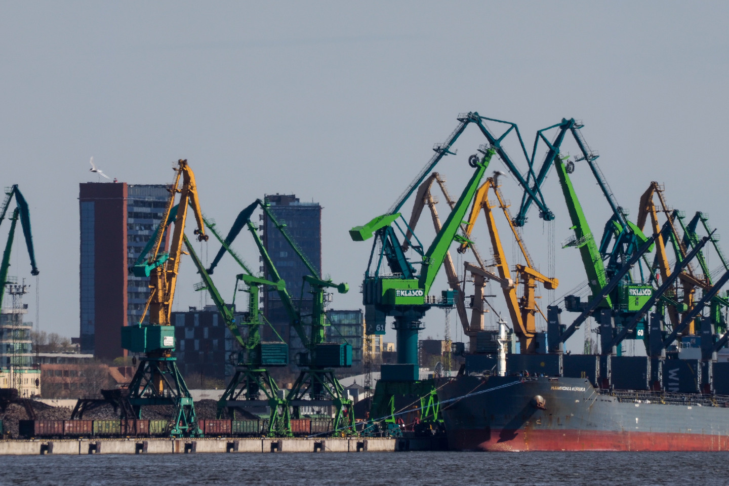 Sinergiją patogu išnaudoti optimizuojant įmonių logistiką, nes Talinas prekių pristatymo greičiu ir kaštais prilygsta Klaipėdai.