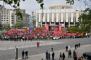 „Amnesty International“ ragina paleisti Ukrainoje už komunistinių simbolių naudojimą suimtus žmones