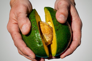Paprasti patarimai, kaip ilgiau išlaikyti perpjautą avokadą