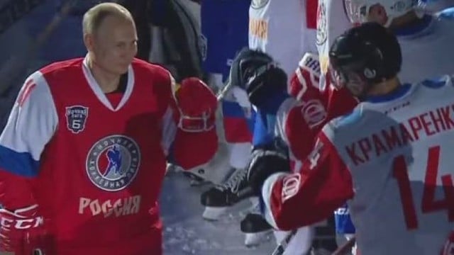 Stebinantys rezultatai: Vladimiras Putinas demonstravo, ką sugeba ledo ritulio aikštėje