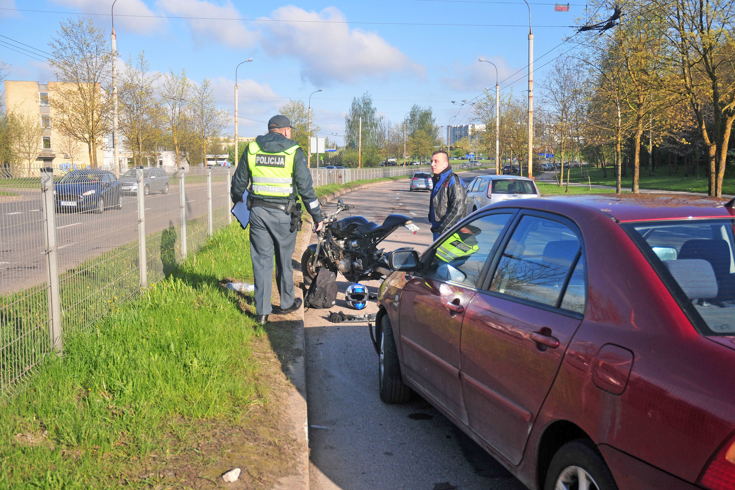 Vilniuje į avariją pateko girtas motociklininkas.<br> A.Vaitkevičiaus nuotr.