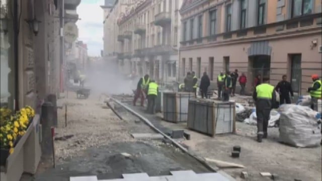 Praeivis nufilmavo, kaip Vilniaus g. dėl statybų darbų skendi dulkėse