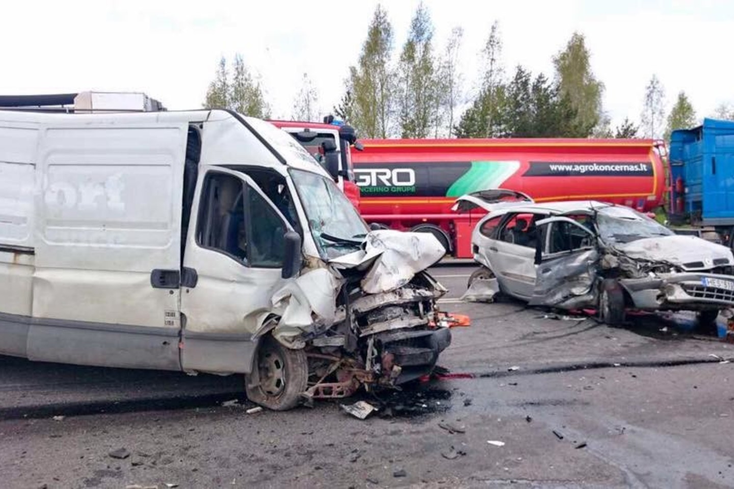 Avarija Ukmergės r.: susidūrė 3 mašinos, yra nukentėjusių.
