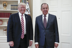 Baltieji rūmai įtūžo Kremliui paskelbus Donaldo Trumpo ir Sergejaus Lavrovo susitikimo nuotraukas