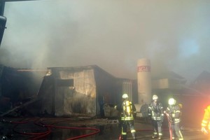 Ugniagesiai numalšino gaisrą „Norvelitoje“, gyventojams patariama likti namuose