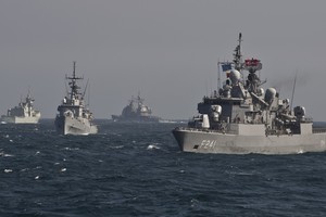 Į Estiją atplaukia šeši NATO laivai