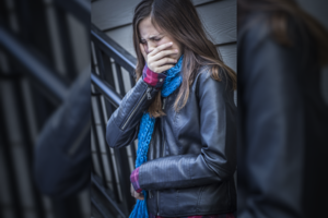 Iš mokyklos grįžusios dukros elgesys sukėlė nerimą – tėvai nežino, kaip elgtis