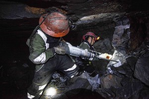 Giliausioje pasaulyje aukso kasykloje – keistas ir šiurpus gyvenimas