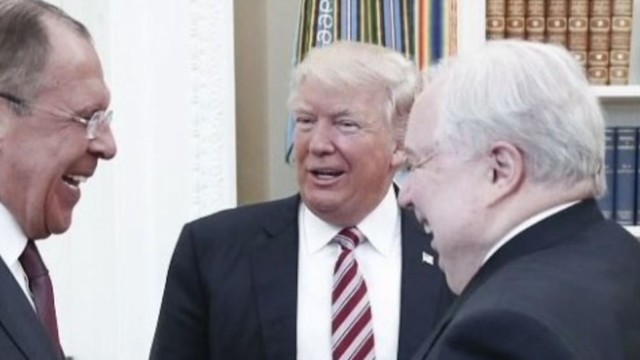 Netikėtai paskelbtos nuotraukos iš Donaldo Trampo ir Rusijos diplomatų susitikimo