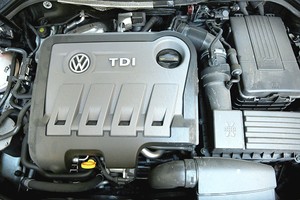 „Volkswagen“ po skandalo jau mato šviesą tunelio gale, tačiau turės sumokėti dar milijardą