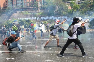 Diktatūra ir badas Venesueloje jau verčia sprukti iš šalies