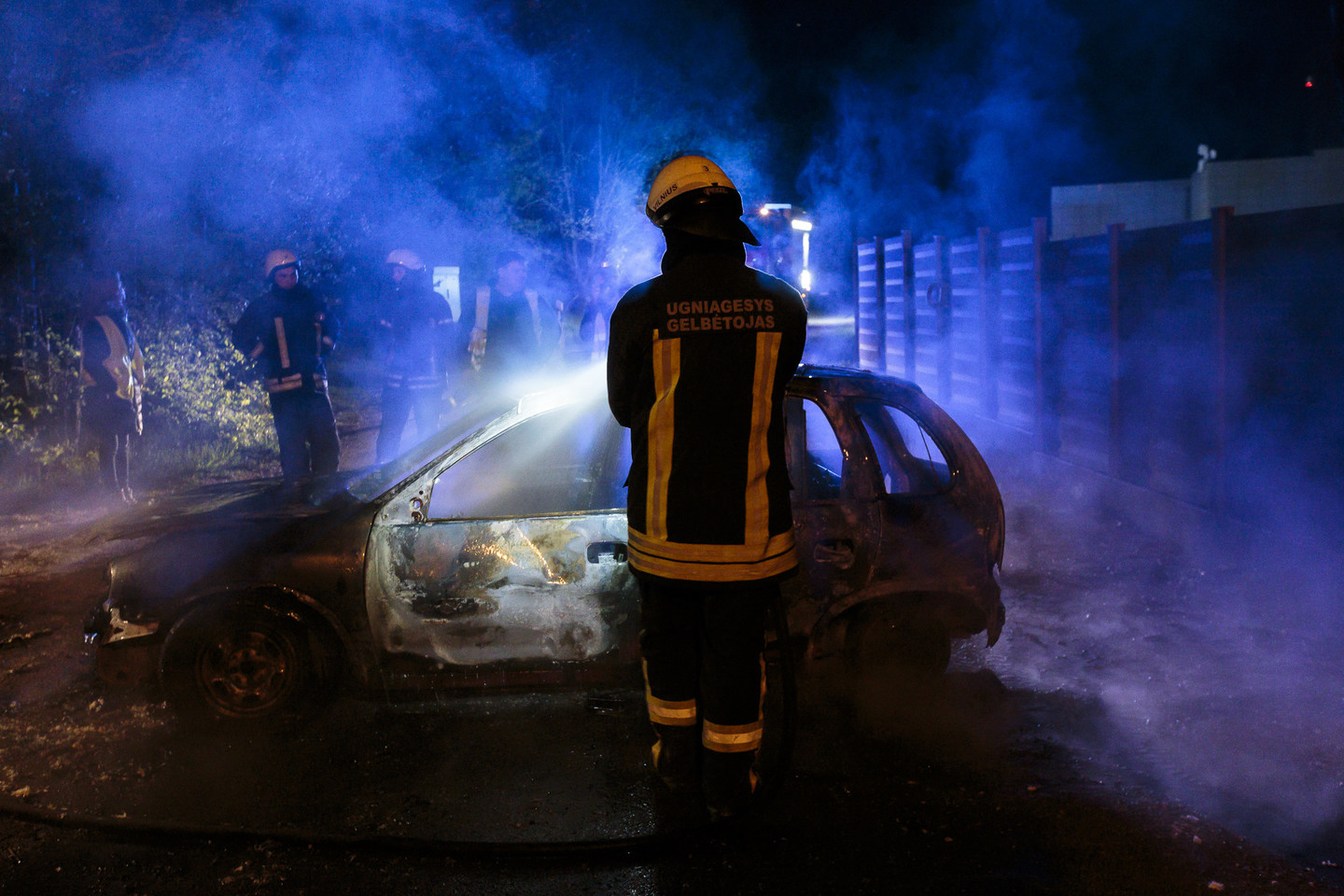 Naktį Vilniuje liepsnojo padegtas automobilis.