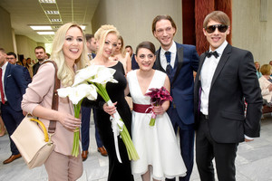 KK2 žurnalistės Lizos Kogan vestuvėse – ir dainininkė Mia su vyru, ir Laisva
