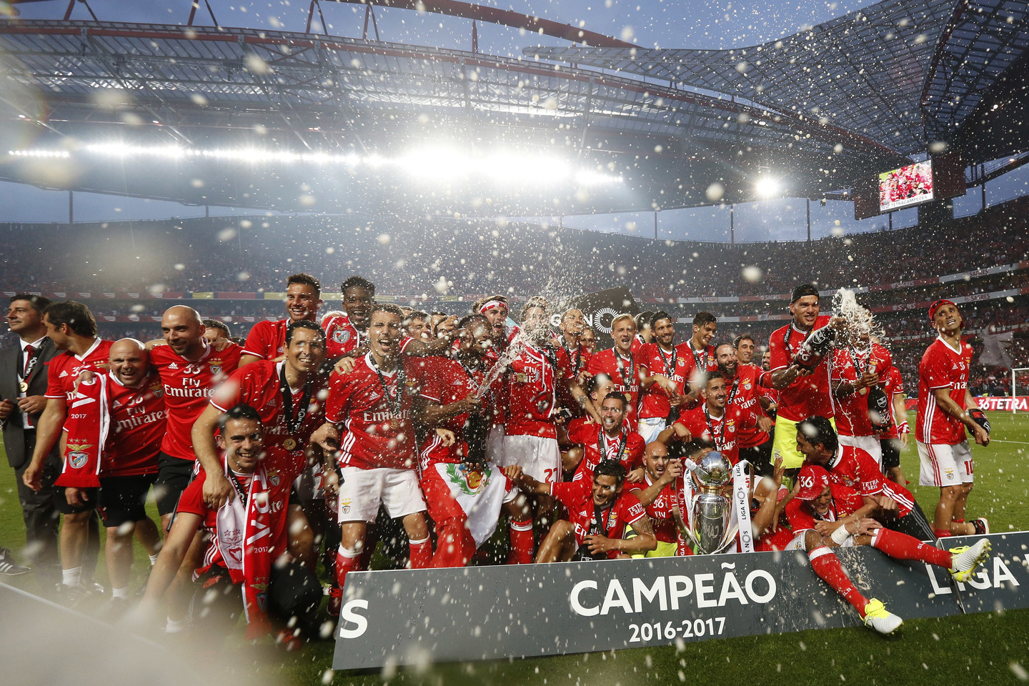  „Benfica“ klubas apgynė čempionų titulą. <br> AP nuotr.