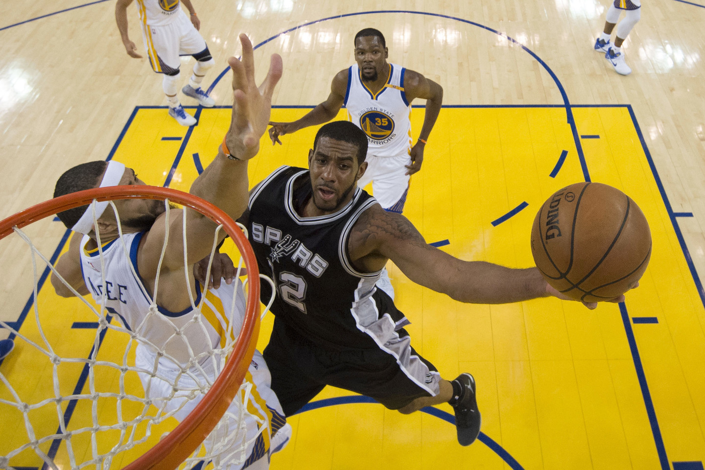 "Golden State Warriors" sugebėjo išsigelbėti mače su "Spurs"<br> AP nuotr.