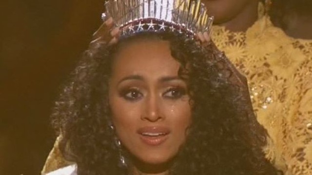 Amerikos Miss 2017 titulą laimėjo italė mokslininkė