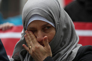 JAV kaltina Siriją masinėmis egzekucijomis ir kūnų deginimu