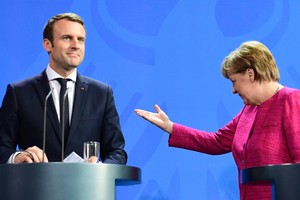 Emmanuelis Macronas užsitikrino Angelos Merkel paramą siekiui pertvarkyti Europą