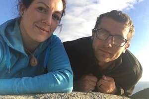 Originaliausios sužadėtuvės: moteris neįtarė, ką nešiojo ant kaklo