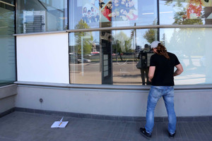 Kaune – įžūli vagystė: kaukėtas nusikaltėlis iš „Topocentro“ susišlavė „iPhone“ maždaug už 20000 eurų