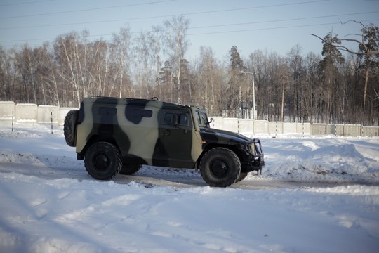 Rusija stiprina karinę techniką – ruošia naujos kartos šarvuotą visureigį