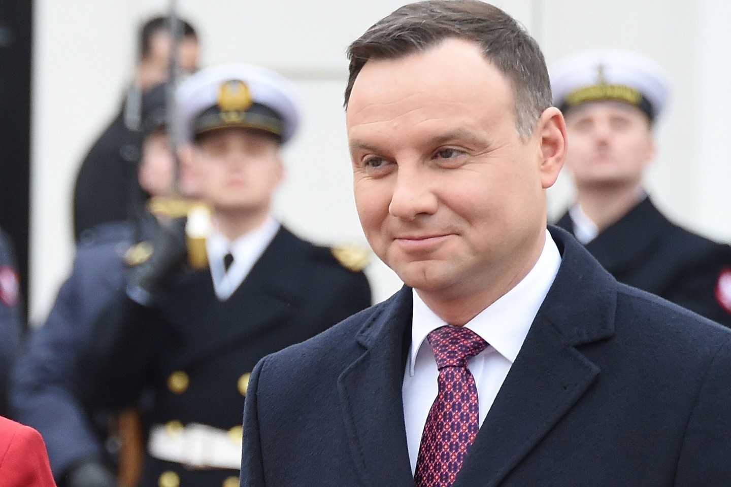Lenkijos prezidentas Andrzejus Duda neskuba džiaugtis E.Macrono pergale.<br>AP nuotr. iš archyvo