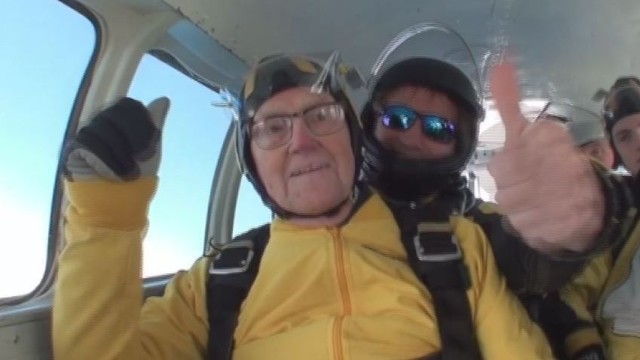 Trečioji jaunystė: 101 metų vyras ore pagerino pasaulio rekordą 