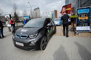 Specialiais numeriais pažymėtiems elektromobiliams Vilniuje – išskirtinė privilegija