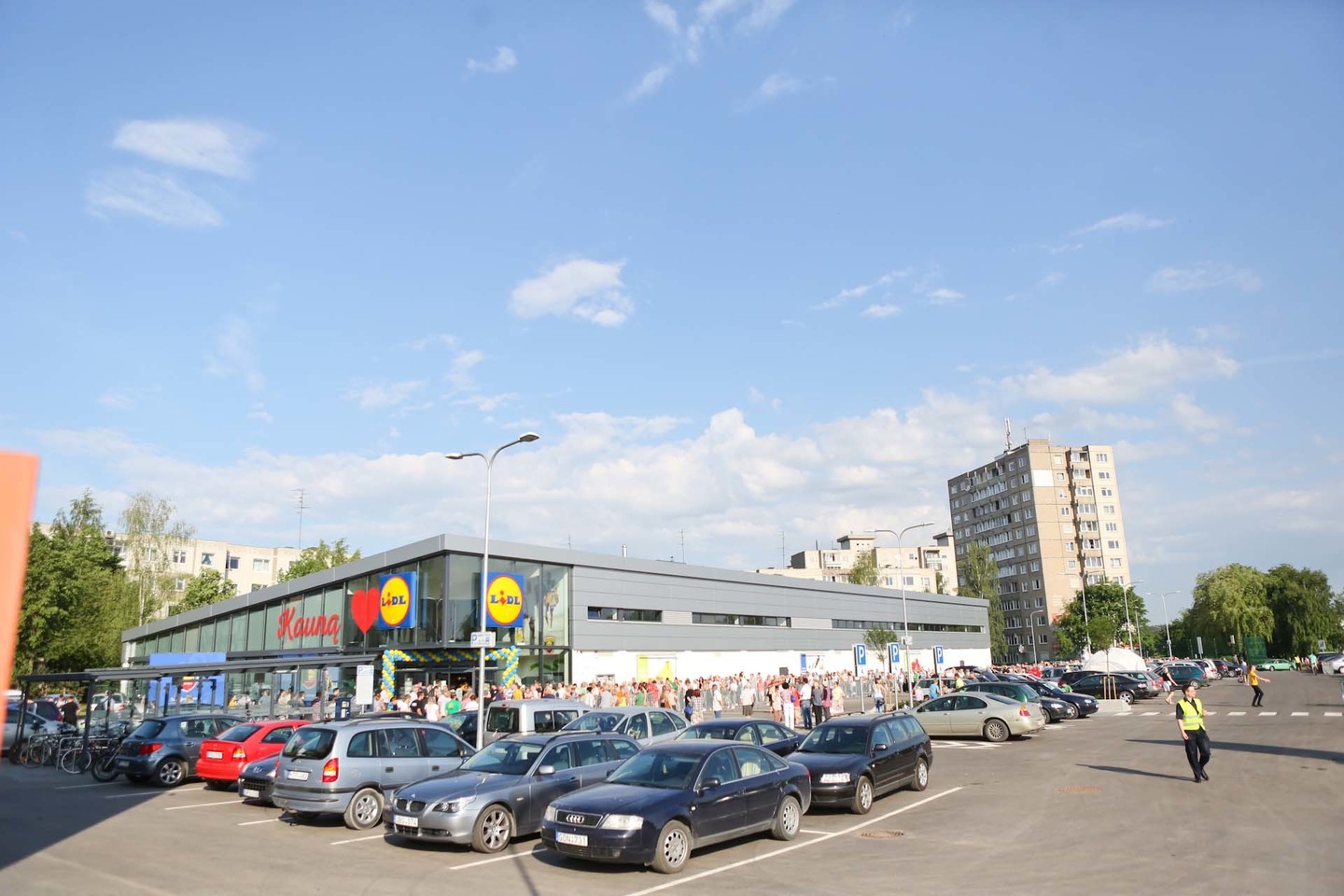 „Lidl“ teigia, kad jų prekės bus apie 50 proc. pigesnės nei vietos konkurentų.