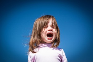 Mamos neviltis: dvimetė gali nesustodama klykti 20 minučių