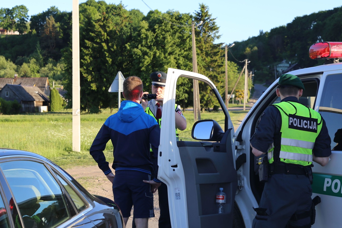  Judriose Kauno rajono vietose bus sustiprintas policijos budėjimas, greičio mėgėjams tramdyti bus naudojama naujoji tarnybinė "Škoda", taikomos kitos priemonės.<br> Kauno rajono savivaldybės nuotr.