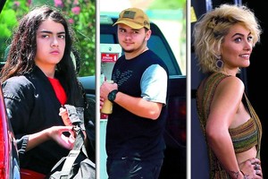 Popkaraliaus Michaelo Jacksono vaikai į gyvenimą kabinasi savo jėgomis 