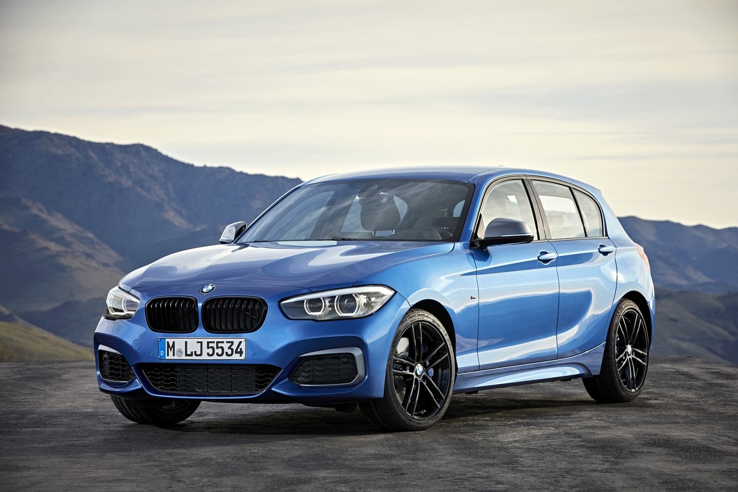 Antros kartos 1 serijos BMW pagaliau sulaukė atnaujinimo. <br>Gamintojo nuotr.