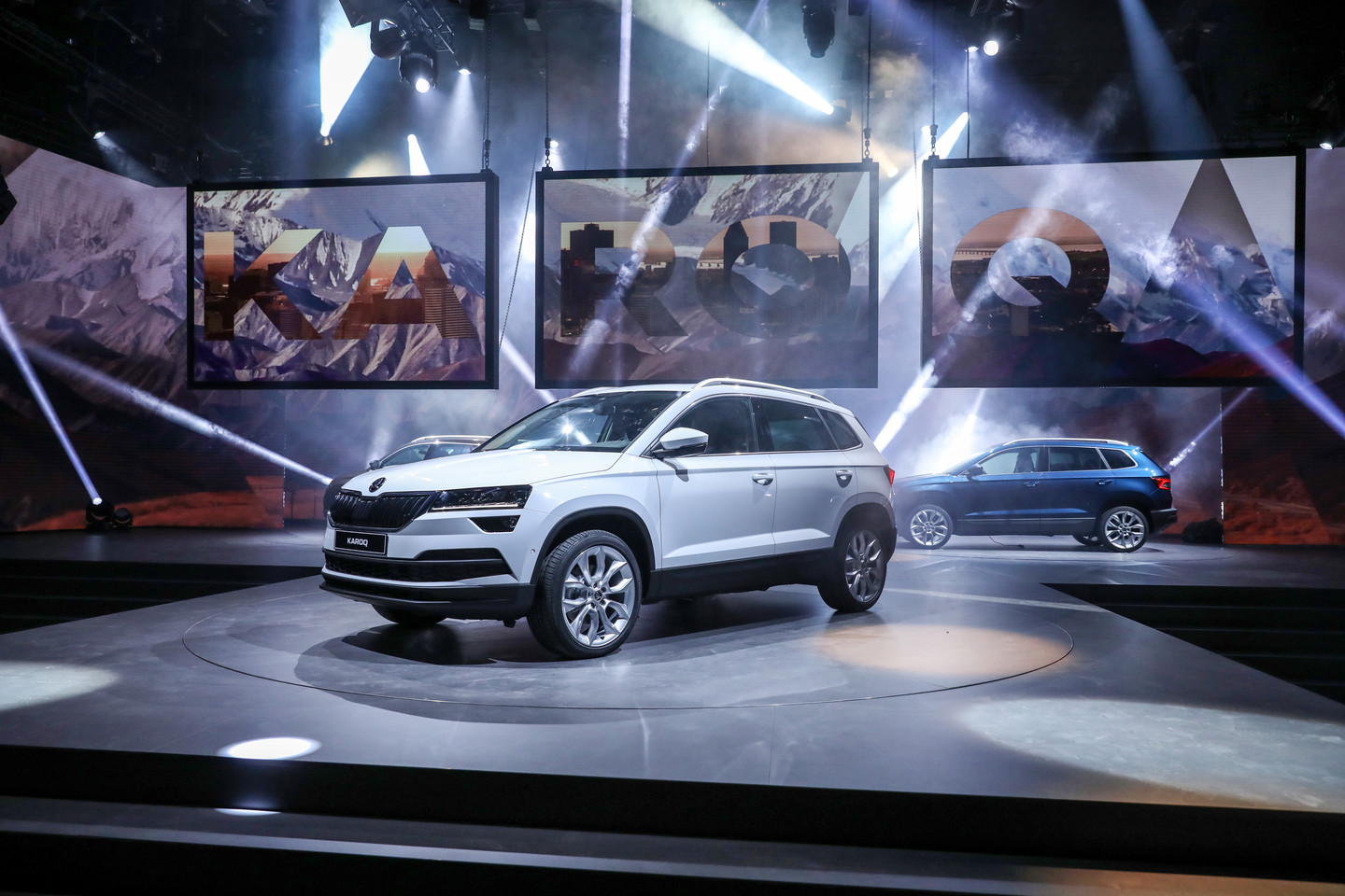 „Škoda“ pristatė naujos kartos kompaktišką miesto visureigį „Karoq“.<br>Gamintojo nuotr.