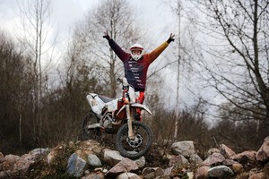 Bekelės varžyboms motociklininkai ruošis Ukrainos kalnuose