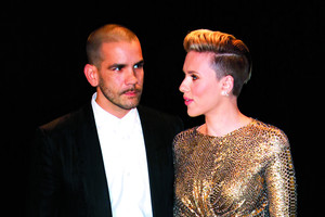 Garsios ir turtingos moterys po skyrybų privalo išlaikyti buvusius vyrus 