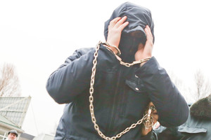 Prieš žmogžudystę pro pirštus į keturmečio sumušimą žvelgęs Kėdainių policininkas atleistas