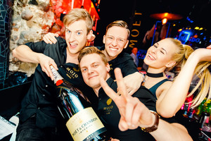 Penktadienį vilniečius klube linksmino estai