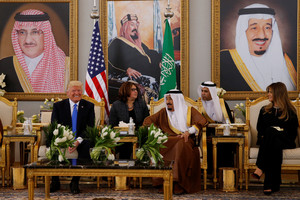 Donaldas Trumpas per pirmą užsienio vizitą sieks gerinti santykius su musulmonais